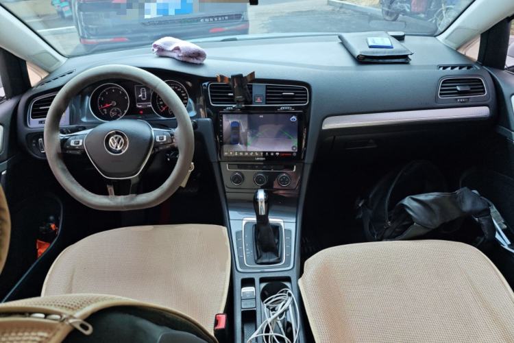 Used Volkswagen Golf 2019 1.6L Automatic Comfort Model China V Standard Center Console
