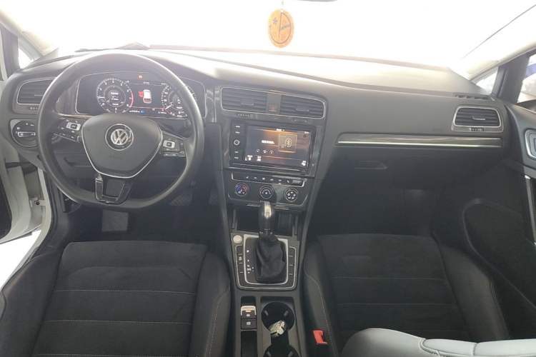 Used Volkswagen Golf 2019 280TSI DSG Luxury Version China VI Standard Center Console