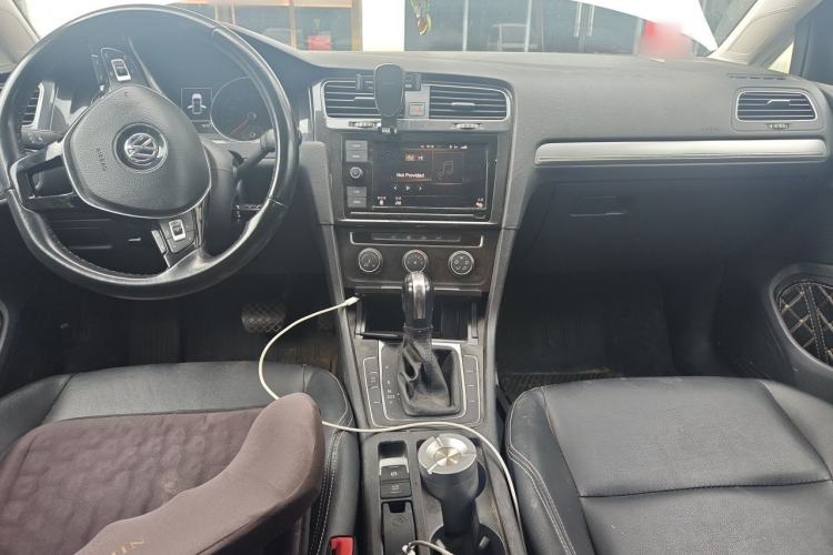 Used Volkswagen Golf 2019 200TSI DSG Comfort Version China VI Standard Center Console