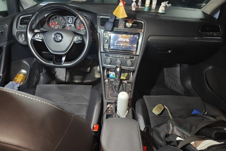 Used Volkswagen Golf 2019 280TSI DSG Luxury Version China VI Standard Center Console