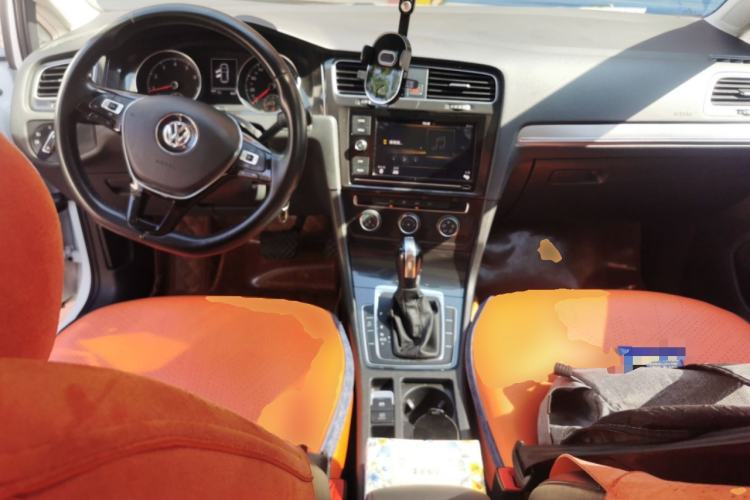 Used Volkswagen Golf 2019 280TSI DSG Comfort Version China VI Standard Center Console
