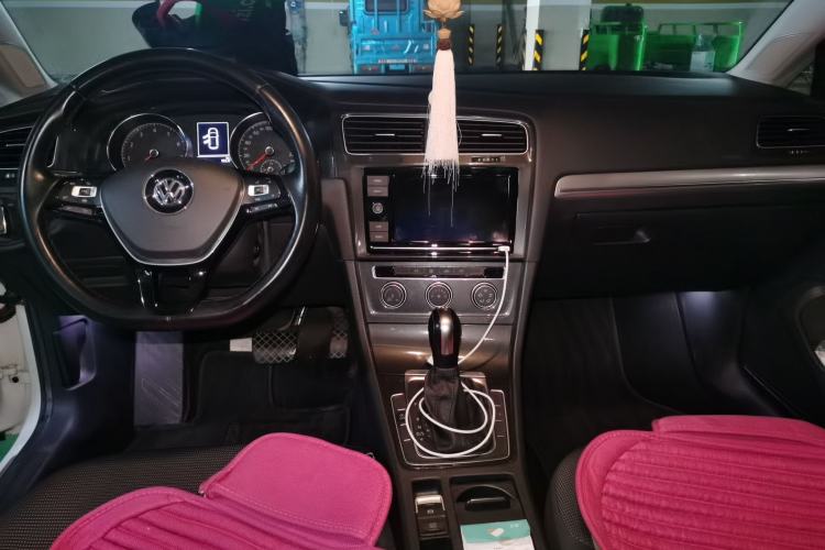 Used Volkswagen Golf 2019 280TSI DSG Comfort Version China VI Standard Center Console