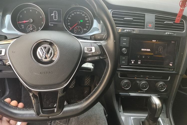 Used Volkswagen Golf 2019 280TSI DSG Comfort Version China VI Standard Center Console