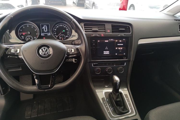 Used Volkswagen Golf 2019 280TSI DSG Comfort Version China VI Standard Center Console