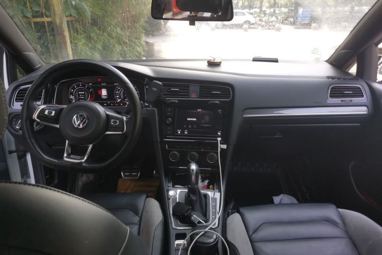 Used Volkswagen Golf 2019 280TSI DSG R-Line China VI Standard Center Console