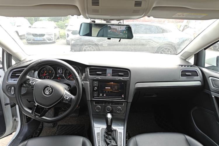 Used Volkswagen Golf 2019 200TSI DSG Comfort & Ambition Edition China VI Standard Center Console