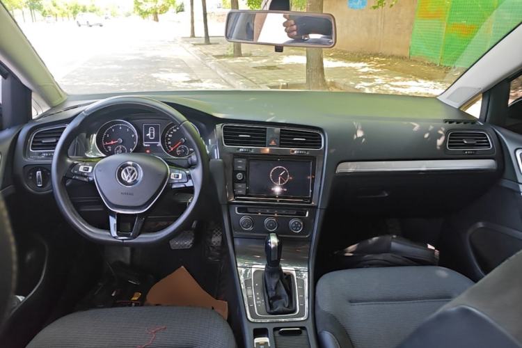 Used Volkswagen Golf 2019 280TSI DSG Comfort Version China VI Standard Center Console