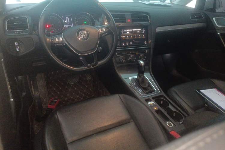 Used Volkswagen Golf 2019 200TSI DSG Comfort & Ambition Edition China VI Standard Center Console