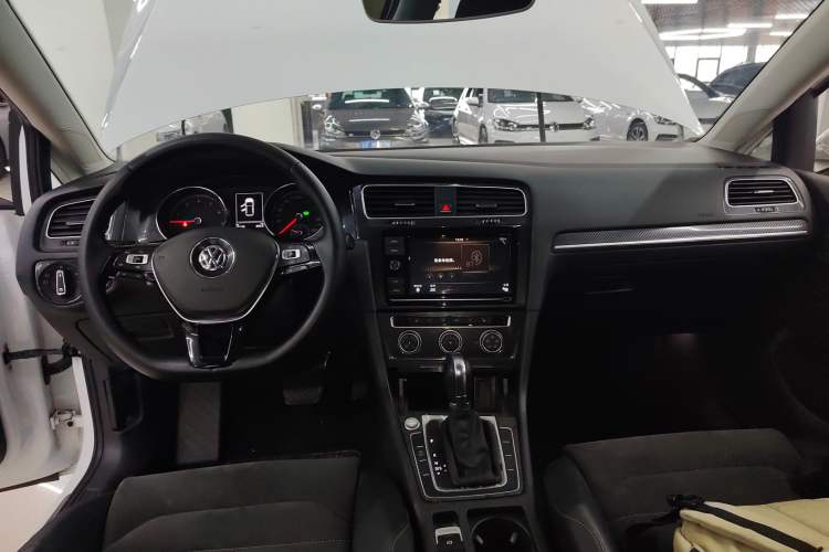 Used Volkswagen Golf 2019 280TSI DSG Luxury Version China VI Standard Center Console