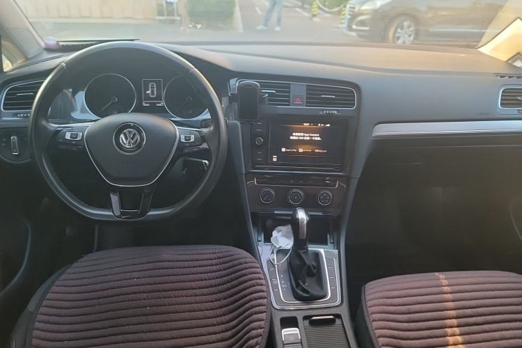 Used Volkswagen Golf 2019 1.6L Automatic Comfort Model China V Standard Center Console