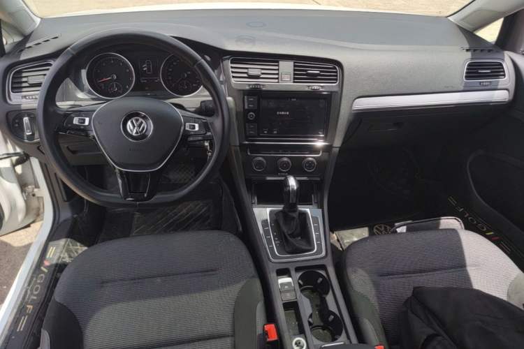 Used Volkswagen Golf 2019 1.6L Automatic Comfort Model China V Standard Center Console