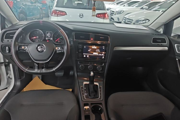 Used Volkswagen Golf 2019 1.6L Automatic Comfort Model China V Standard Center Console