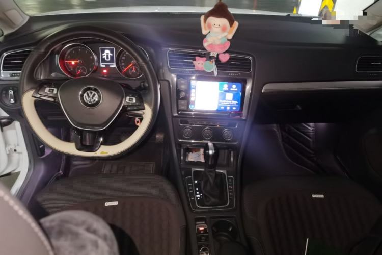 Used Volkswagen Golf 2019 280TSI DSG Comfort Version China VI Standard Center Console