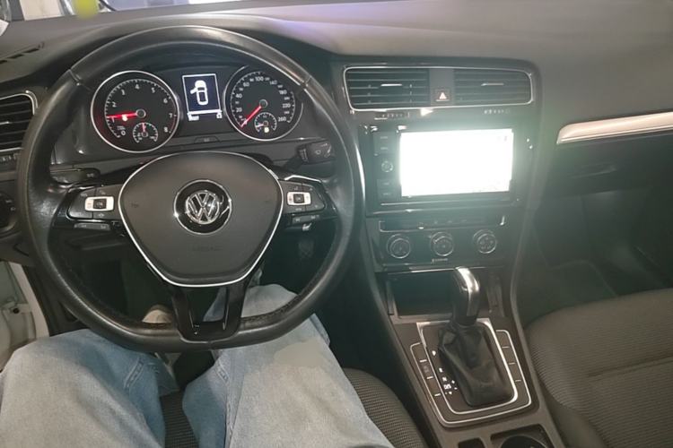 Used Volkswagen Golf 2019 280TSI DSG Comfort Version China VI Standard Center Console