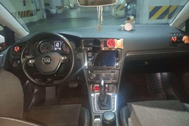 Used Volkswagen Golf 2019 280TSI DSG Luxury Version China VI Standard Center Console