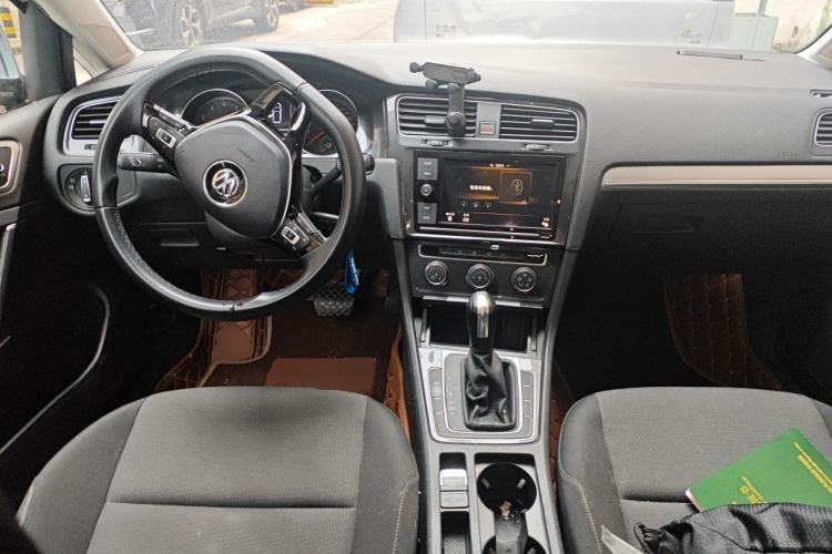 Used Volkswagen Golf 2019 200TSI DSG Comfort & Ambition Edition China VI Standard Center Console