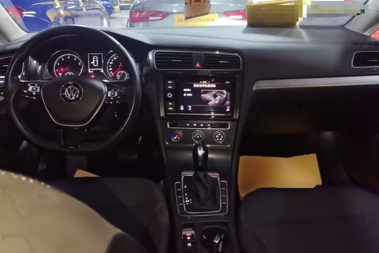 Used Volkswagen Golf 2019 1.6L Automatic Comfort Model China V Standard Center Console