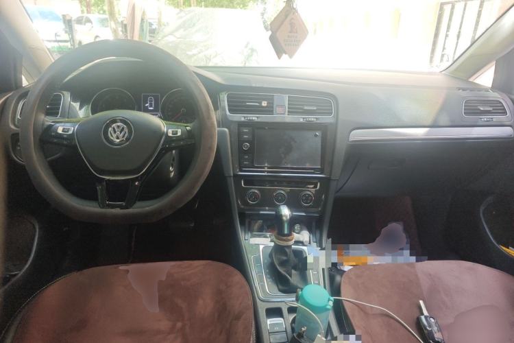 Used Volkswagen Golf 2019 200TSI DSG Comfort & Ambition Edition China VI Standard Center Console
