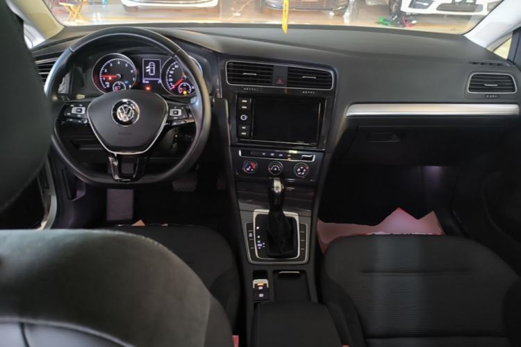 Used Volkswagen Golf 2019 280TSI DSG Comfort Version China VI Standard Center Console