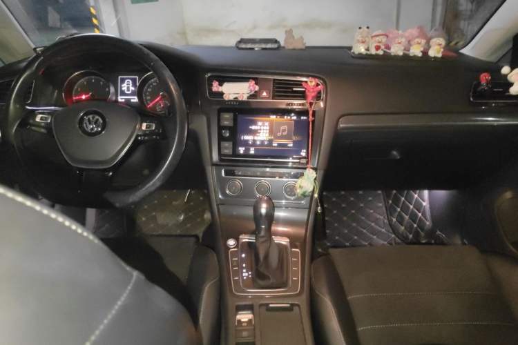 Used Volkswagen Golf 2019 280TSI DSG Luxury Version China VI Standard Center Console