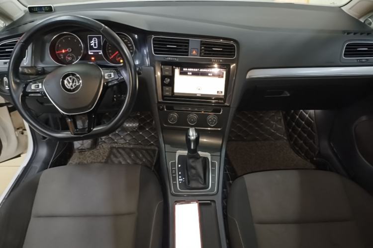 Used Volkswagen Golf 2019 200TSI DSG Comfort & Ambition Edition China VI Standard Center Console
