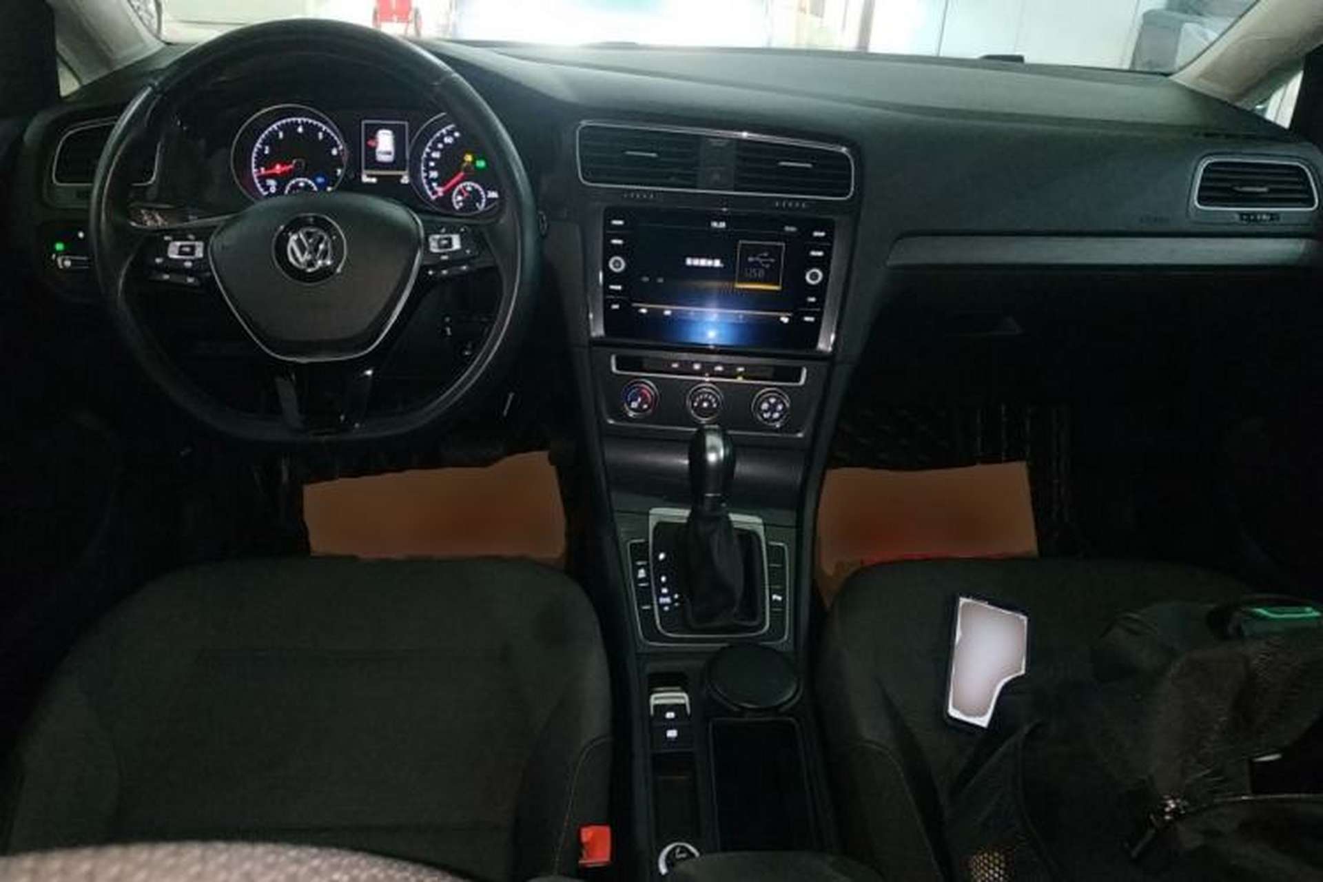 Used Volkswagen Golf 2019 1.8TSI Travel Edition Center Console