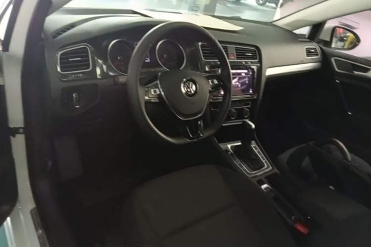 Used Volkswagen Golf 2019 200TSI DSG Comfort & Ambition Edition China VI Standard Center Console
