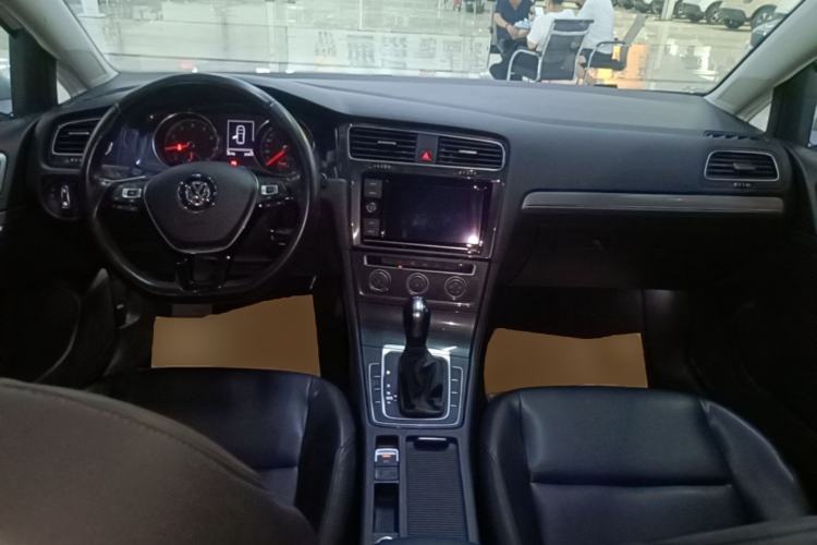 Used Volkswagen Golf 2019 200TSI DSG Comfort & Ambition Edition China VI Standard Center Console