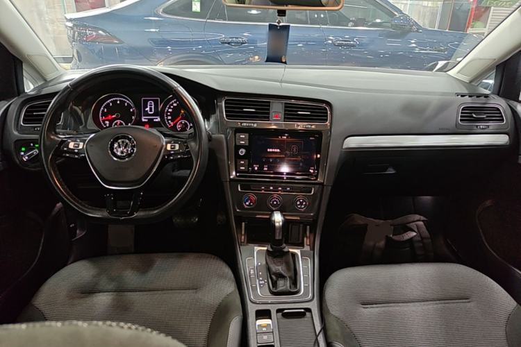 Used Volkswagen Golf 2019 280TSI DSG Comfort Version China VI Standard Center Console