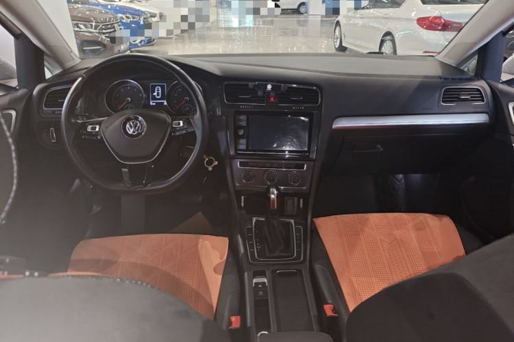 Used Volkswagen Golf 2019 1.6L Automatic Comfort Model China V Standard Center Console