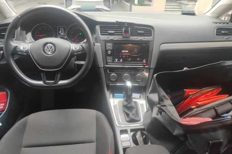 Used Volkswagen Golf 2019 200TSI DSG Comfort & Ambition Edition China VI Standard Center Console