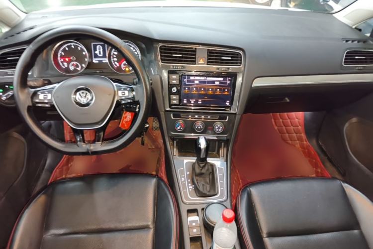 Used Volkswagen Golf 2019 200TSI DSG Comfort & Ambition Edition China VI Standard Center Console
