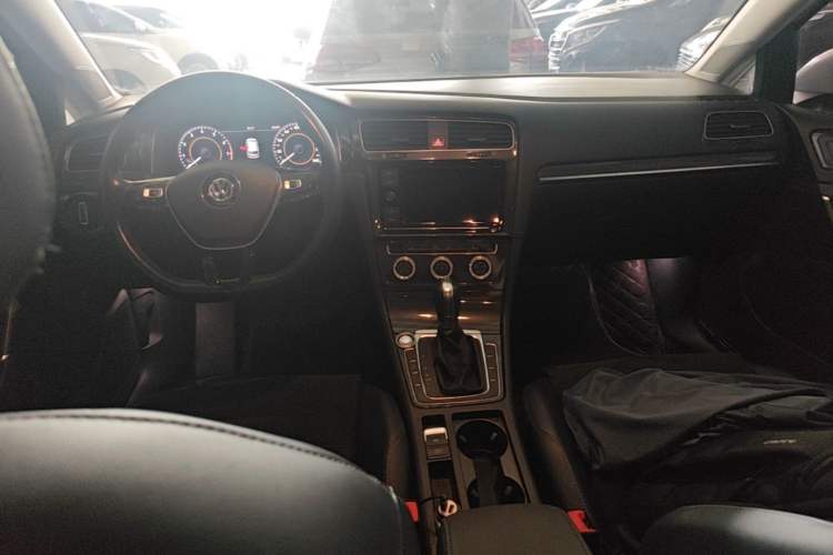 Used Volkswagen Golf 2019 280TSI DSG Luxury Version China VI Standard Center Console