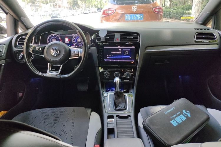 Used Volkswagen Golf 2019 280TSI DSG R-Line China VI Standard Center Console