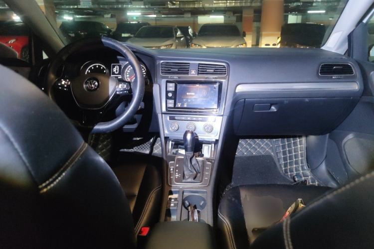 Used Volkswagen Golf 2019 200TSI DSG Comfort Version China VI Standard Center Console