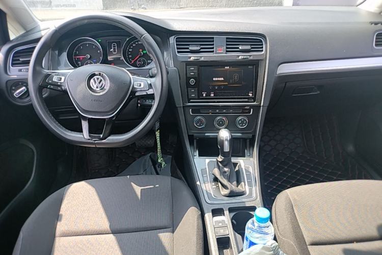 Used Volkswagen Golf 2019 200TSI DSG Comfort & Ambition Edition China VI Standard Center Console