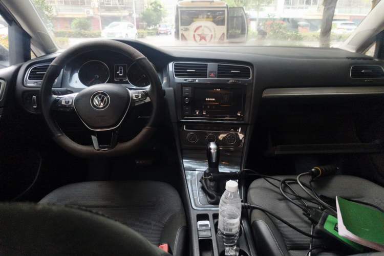Used Volkswagen Golf 2019 280TSI DSG Comfort Version China VI Standard Center Console