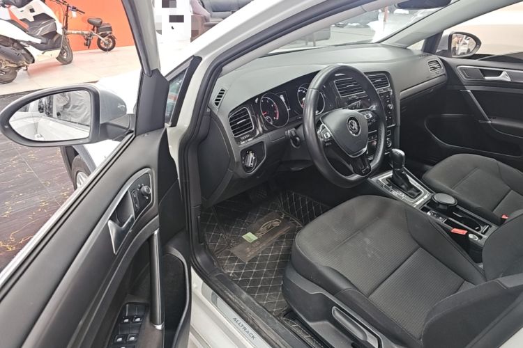Used Volkswagen Golf 2019 1.8TSI Travel Edition Driver Seat