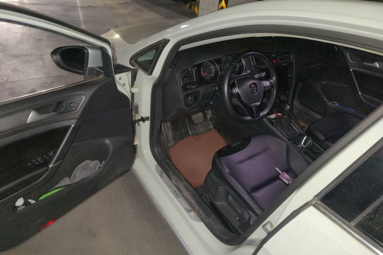 Used Volkswagen Golf 2019 1.8TSI Travel Edition Driver Seat