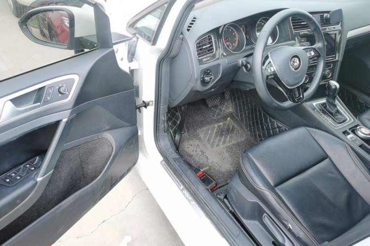 Used Volkswagen Golf 2019 200TSI DSG Comfort & Ambition Edition China VI Standard Driver Seat