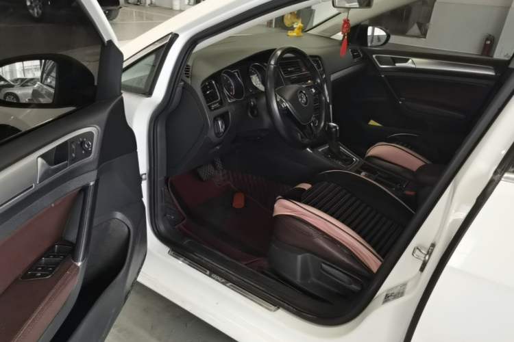 Used Volkswagen Golf 2019 200TSI DSG Comfort & Ambition Edition China VI Standard Driver Seat