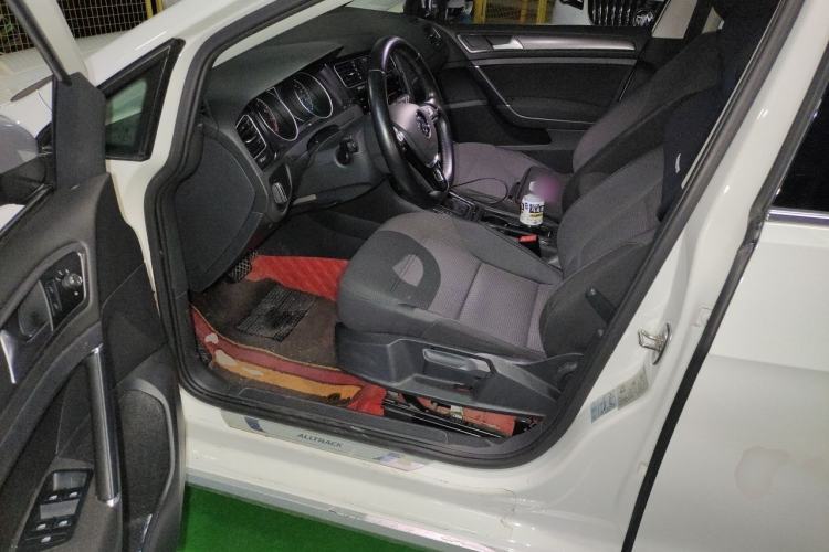 Used Volkswagen Golf 2019 1.8TSI Travel Edition Driver Seat