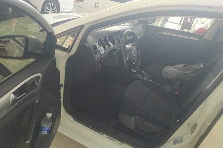Used Volkswagen Golf 2019 200TSI DSG Comfort & Ambition Edition China VI Standard Driver Seat