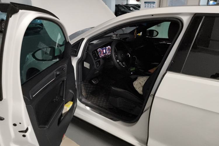 Used Volkswagen Golf 2019 280TSI DSG R-Line China VI Standard Driver Seat