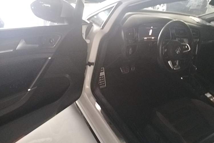 Used Volkswagen Golf 2019 280TSI DSG R-Line China VI Standard Driver Seat