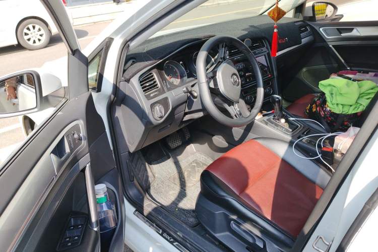 Used Volkswagen Golf 2019 200TSI DSG Comfort & Ambition Edition China VI Standard Driver Seat