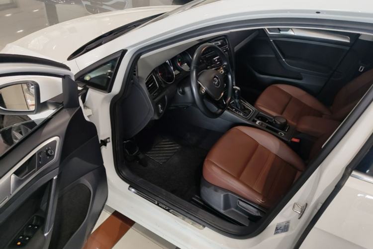 Used Volkswagen Golf 2019 200TSI DSG Comfort & Ambition Edition China VI Standard Driver Seat