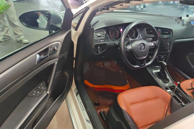 Used Volkswagen Golf 2019 1.8TSI Travel Edition Driver Seat