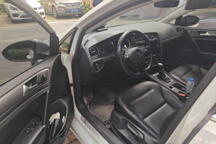 Used Volkswagen Golf 2019 1.8TSI Travel Edition Driver Seat