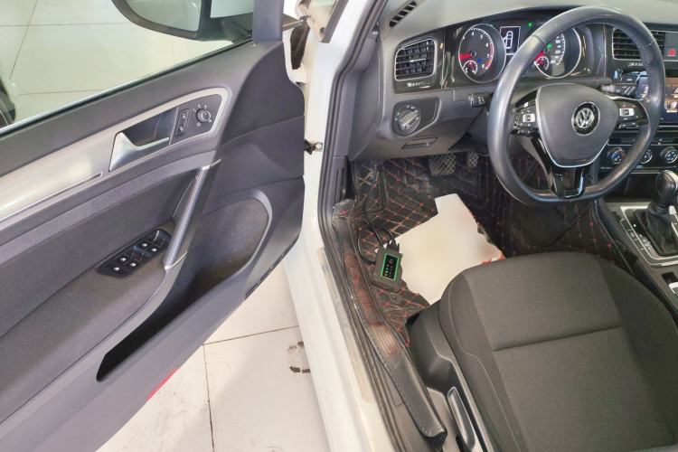 Used Volkswagen Golf 2019 200TSI DSG Comfort & Ambition Edition China VI Standard Driver Seat